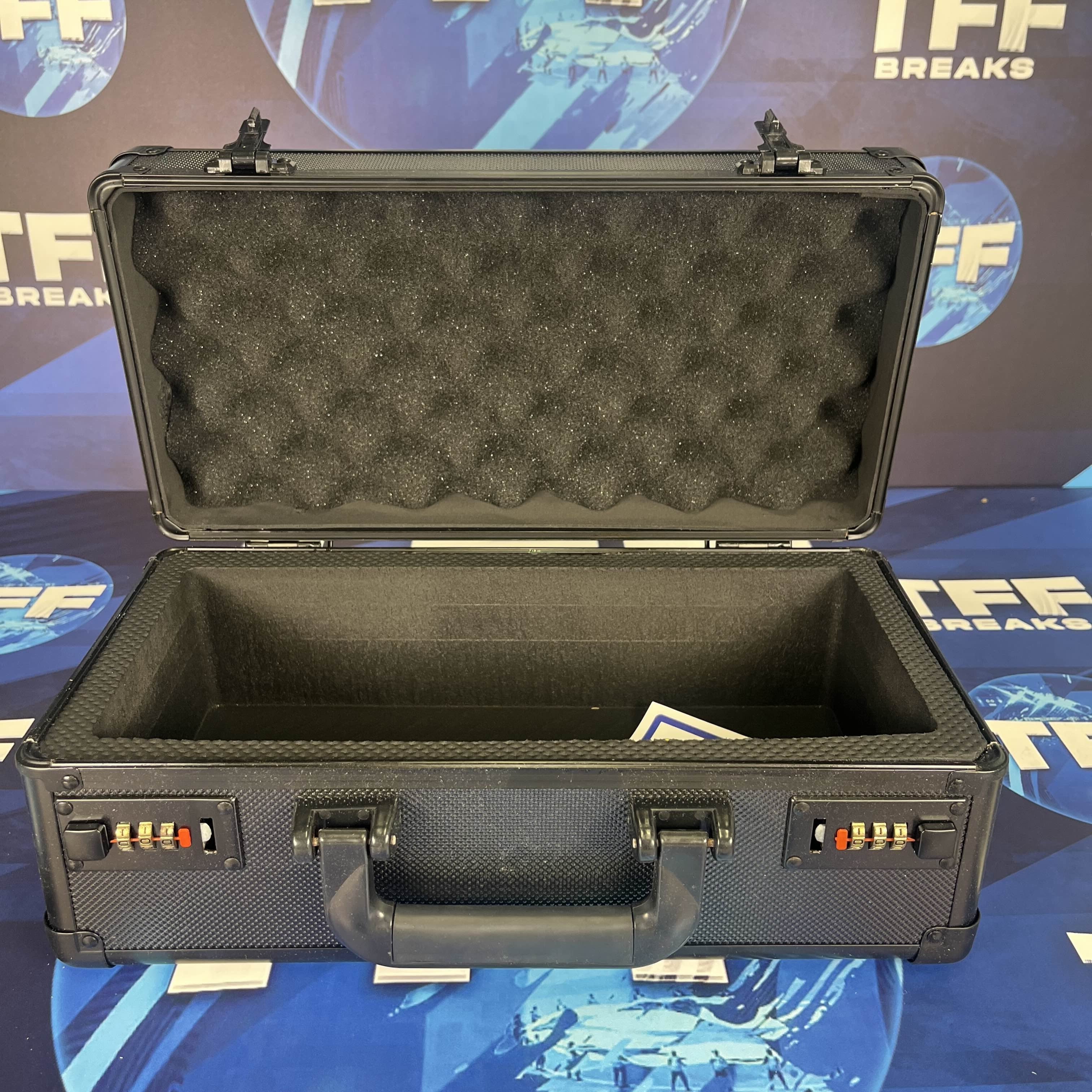 1 ROW ALUMINIUM TRADING CARD STORAGE CASE WITH NUMBER SAFETY LOCK