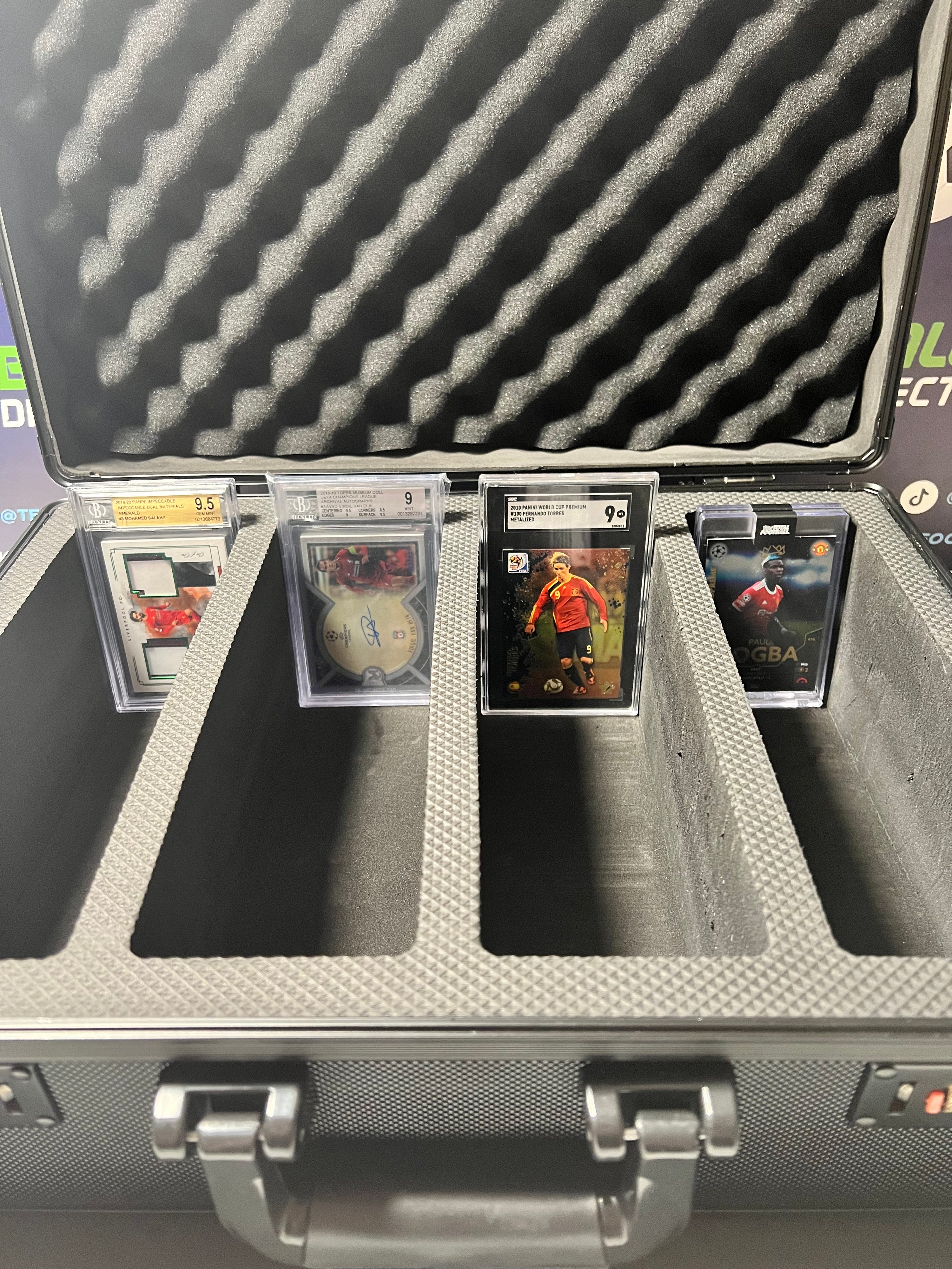 4 ROW ALUMINIUM TRADING CARD STORAGE CASE WITH NUMBER SAFETY LOCK