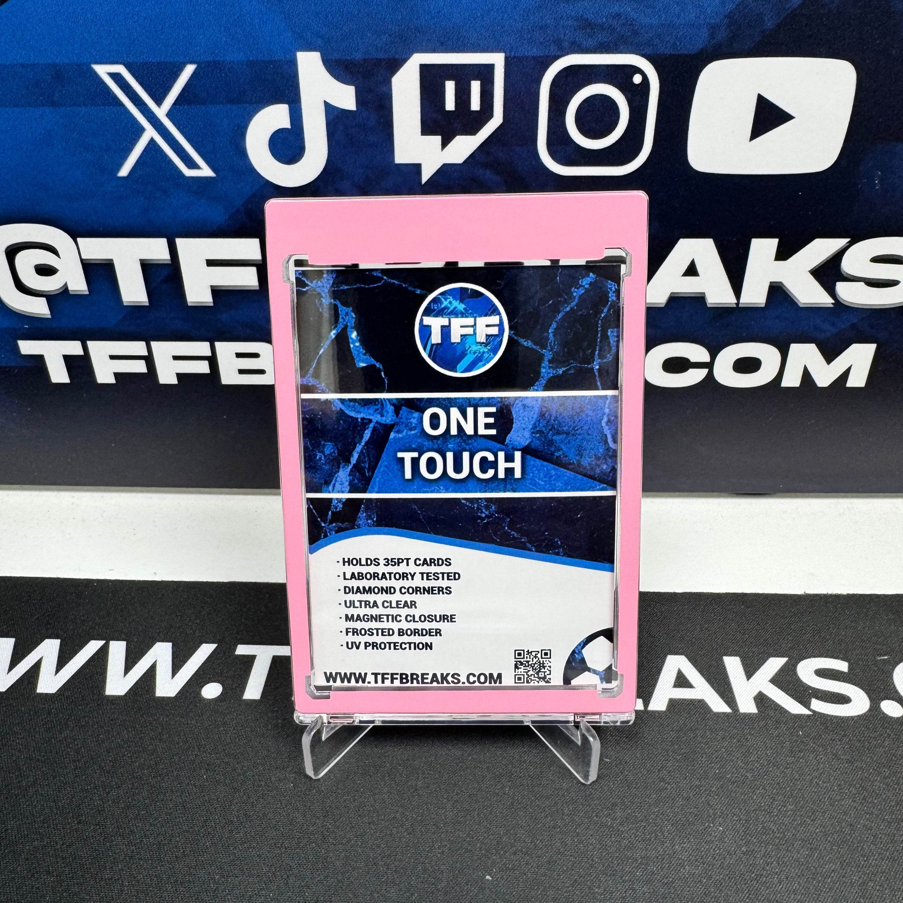 TFF BREAKS 35PT ONE TOUCH MAGNETIC CARD HOLDER PINK BORDER