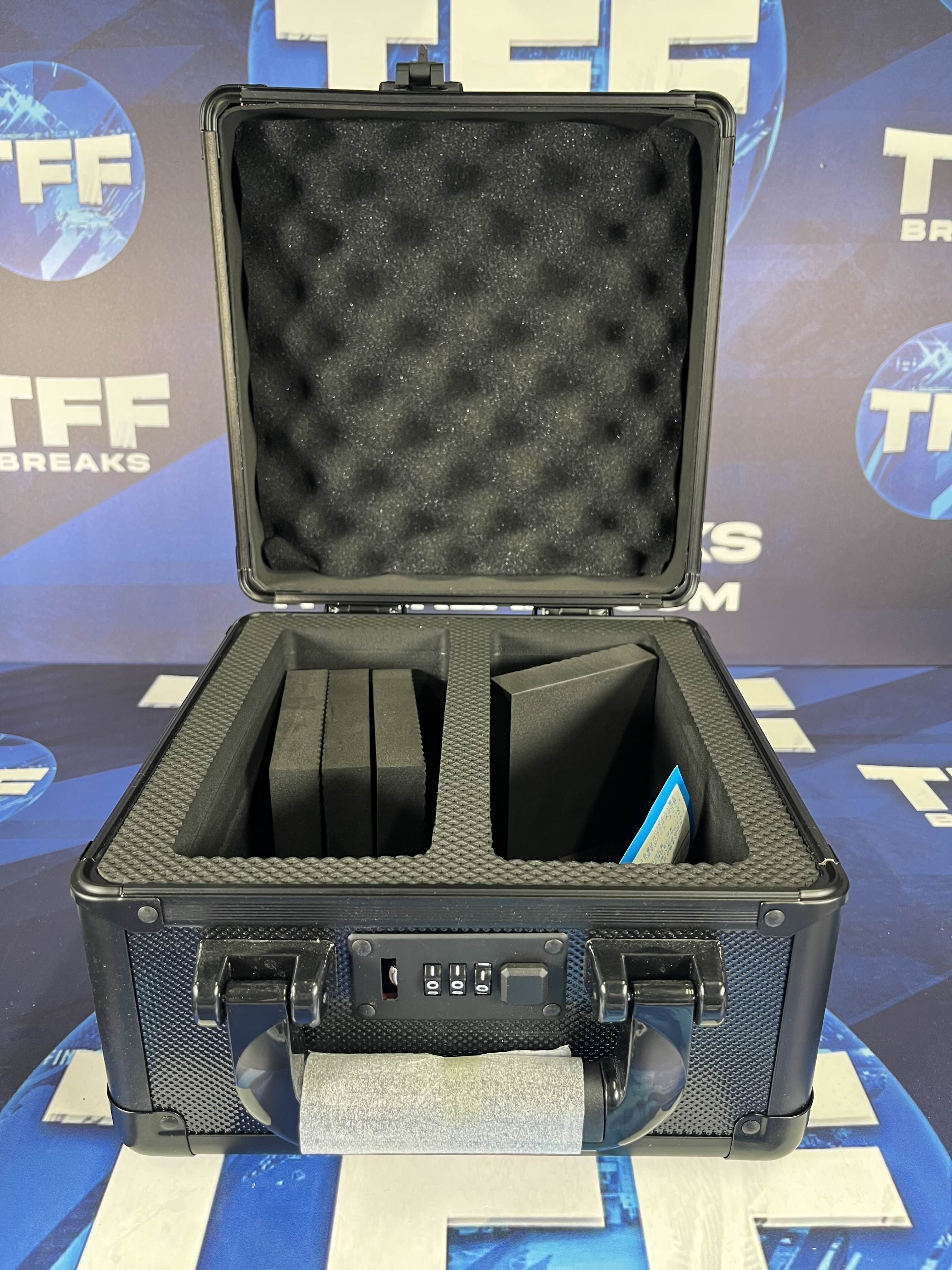 2 ROW ALUMINIUM TRADING CARD STORAGE CASE WITH NUMBER SAFETY LOCK