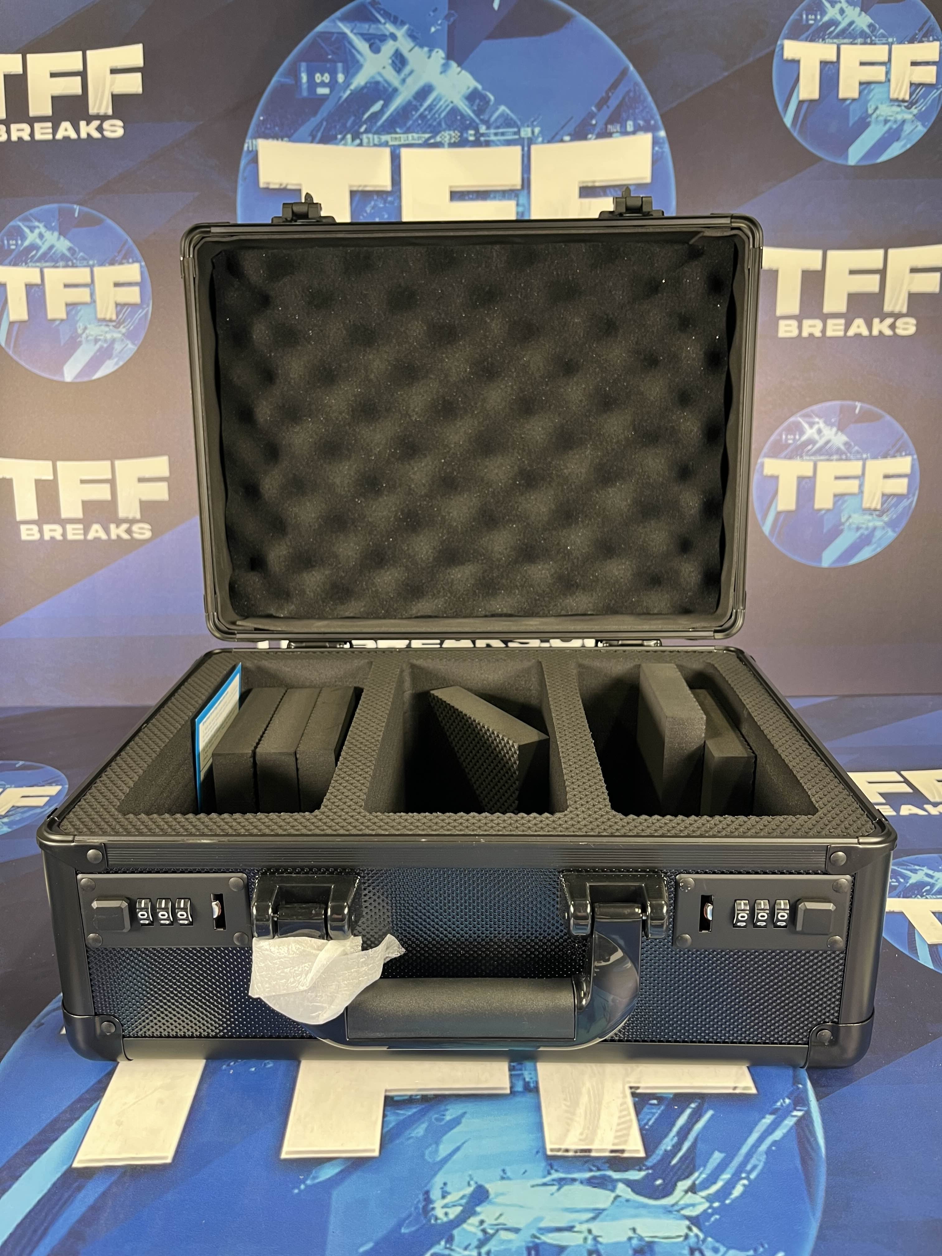 3 ROW ALUMINIUM TRADING CARD STORAGE CASE WITH DISPLAY PANEL & NUMBER SAFETY LOCK